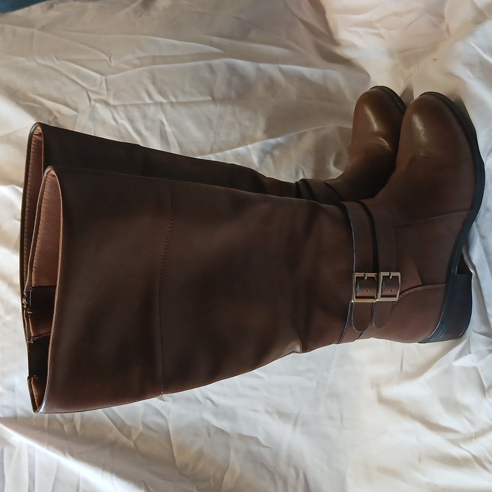 Arizona Size 6 Brown Boots